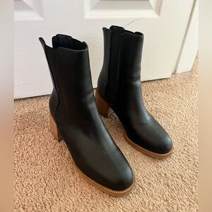 Black boots size 7